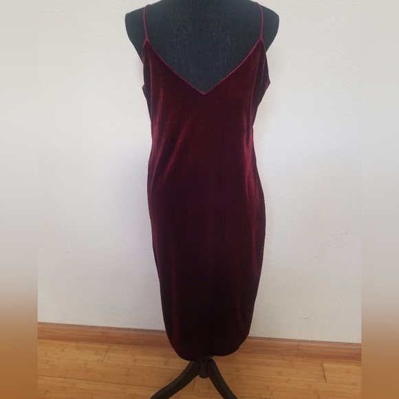 ROMEO+JULIET BURGUNDY VELVET DRESS - Picture 4 of 8